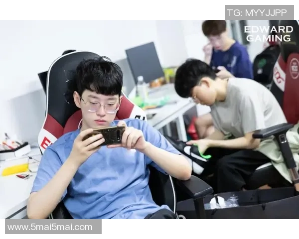 LNG战队意识引发热议玩家与评论员各执己见的争论分析