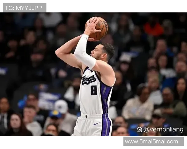 拉文带领公牛挑战独行侠双方激战引发球迷热议与期待 拉文带领公牛挑战独行侠双方激战引发球迷热议与期待